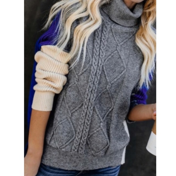 💙2 MEDIUMS Left: Gray & Blue Cable Knit Sweater - Picture 2 of 6
